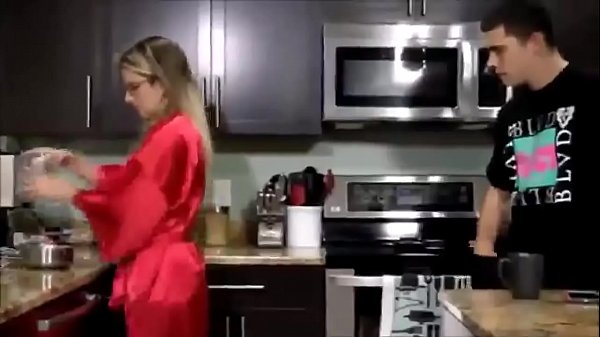 Секс С Женой На Кухне Видео